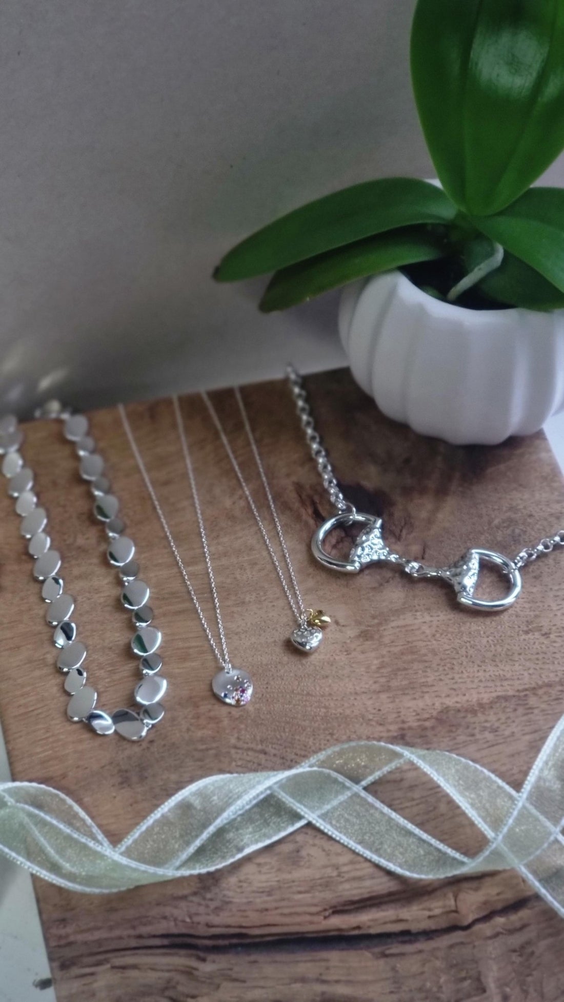 Unveiling the Elegance of Our Latest Necklaces - Reeves & Reeves
