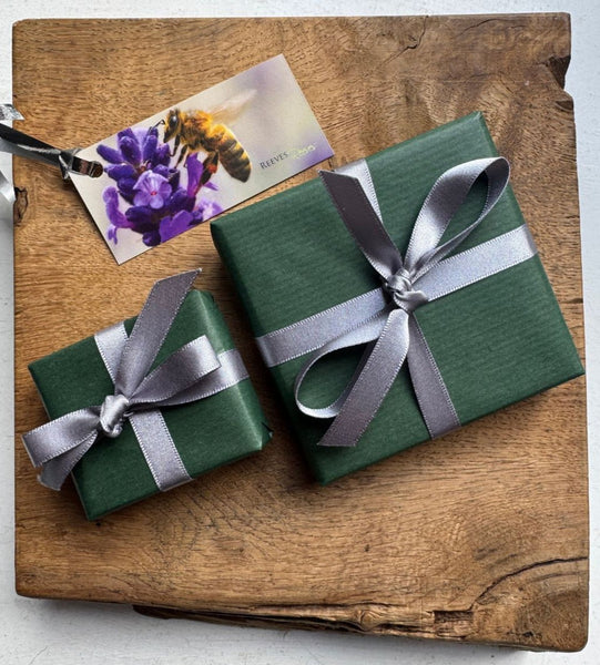 GIFT WRAP - Reeves & Reeves