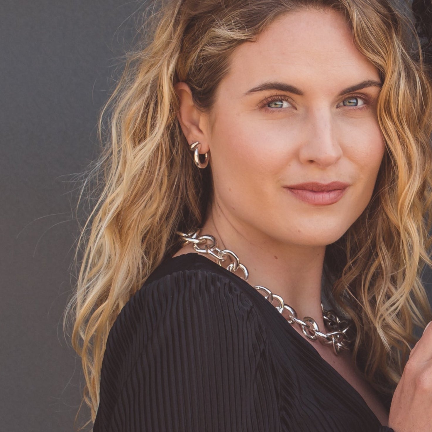 Orbit Hoop Earrings Hammered - Reeves & Reeves