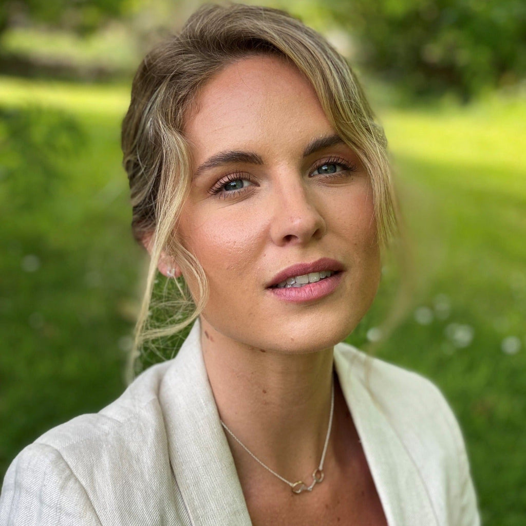 Silver solo snaffle necklace on an adjustable silver chain worn on a model.